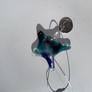 #1909 STAR FREE FORM CLEAR AND GREEN STAR ORNAMENT / SUNCATCHER